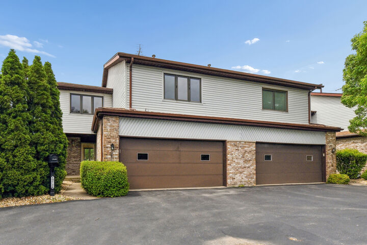 Property Photo:  19726 Lake Shore Drive Court  IL 60411 