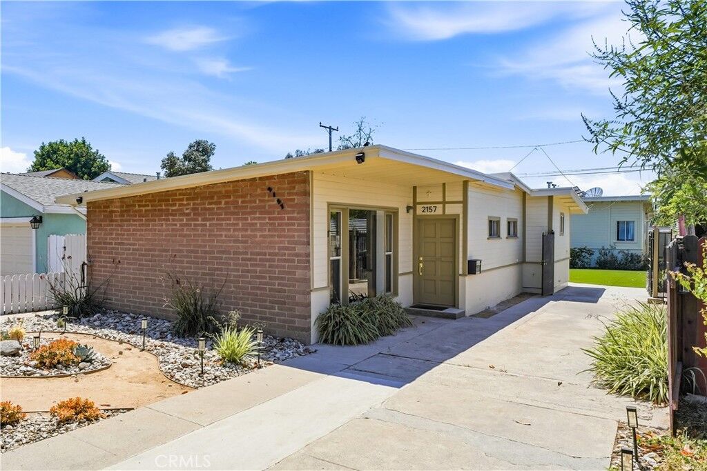 Property Photo:  2157 Gale Avenue  CA 90810 