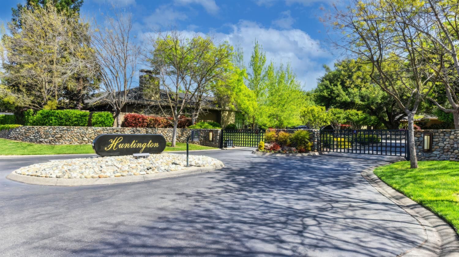 Property Photo:  11390 Huntington Village Lane  CA 95670 