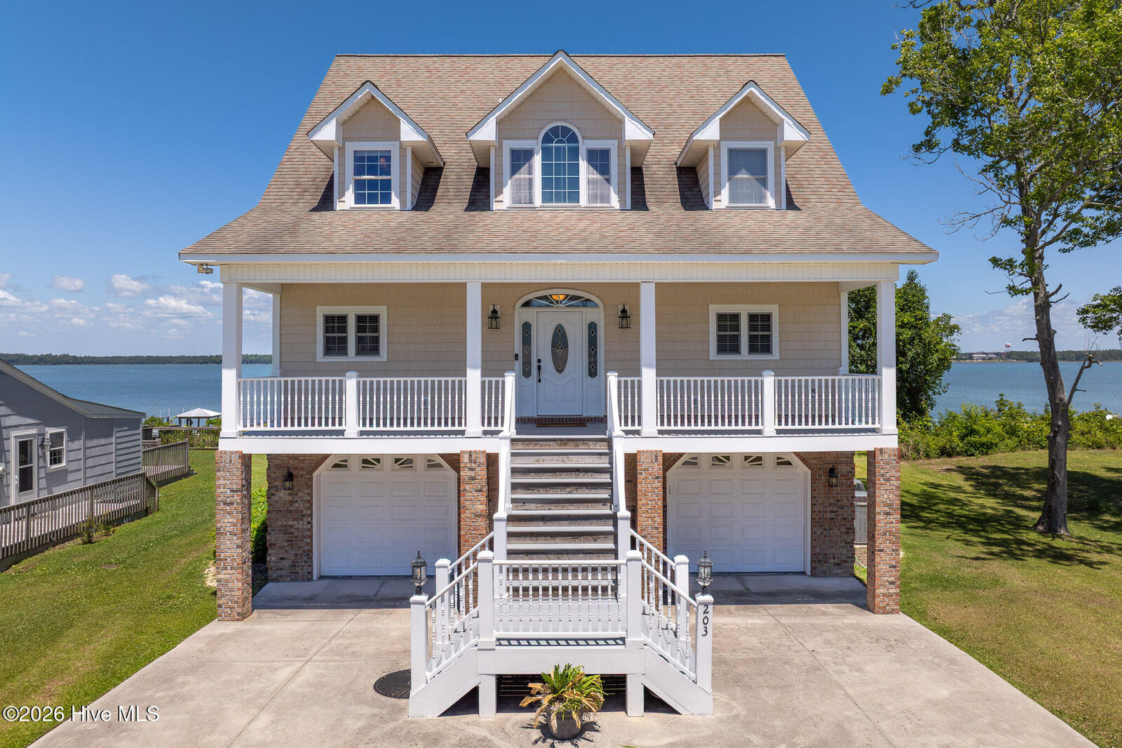 Property Photo: 203 Riverside Drive NC 28460