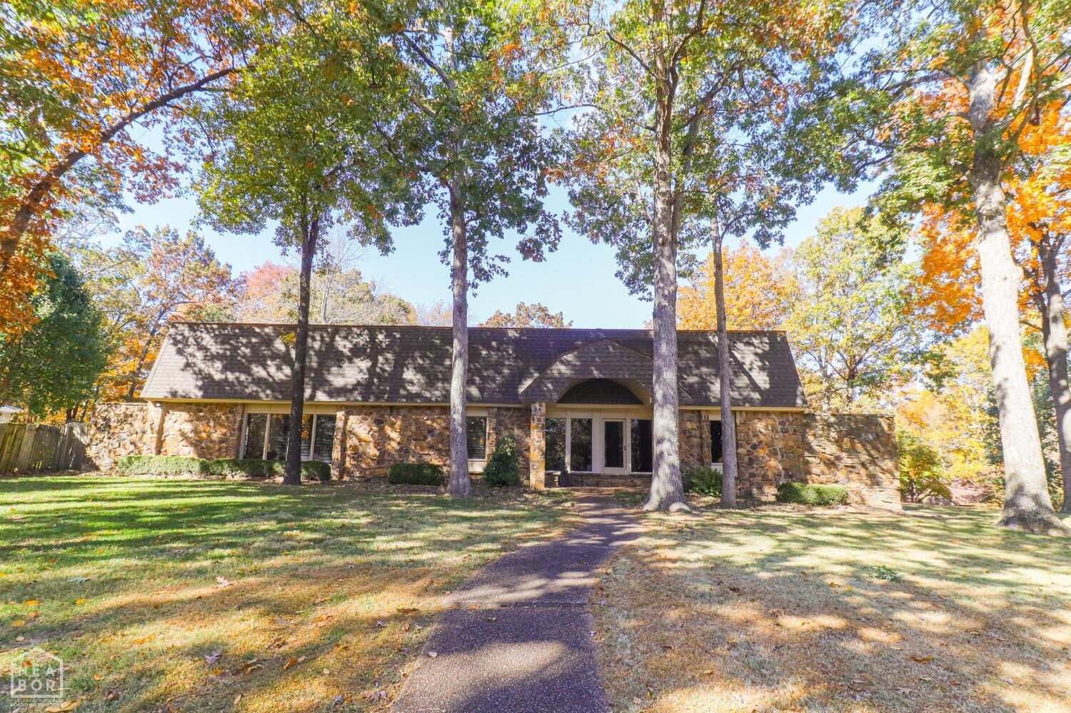 Property Photo:  2100 Paula Drive  AR 72404 