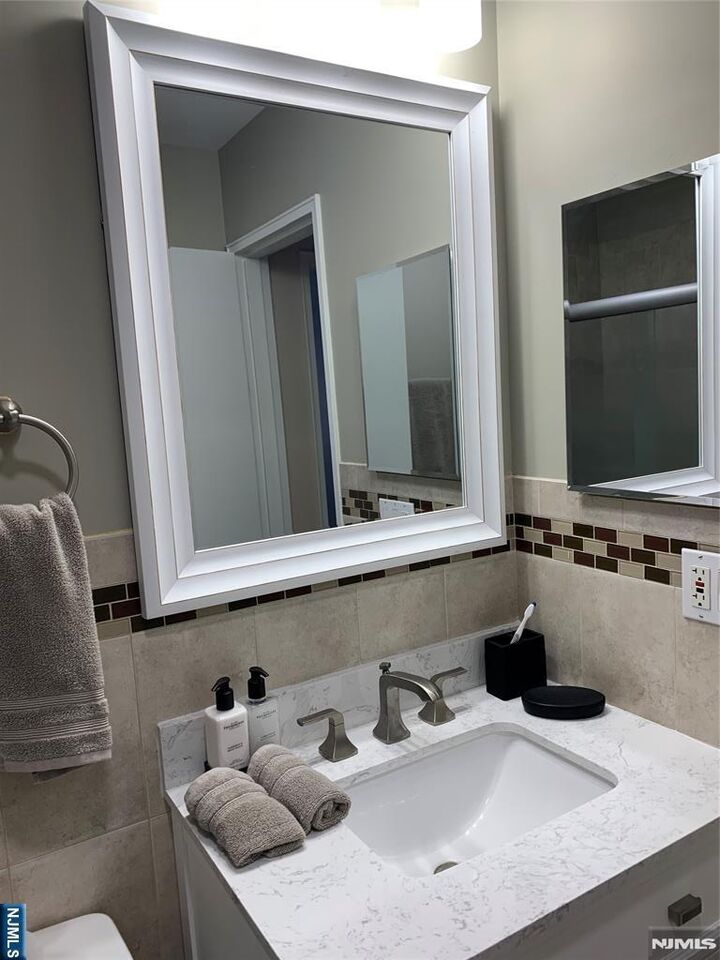 Property Photo:  601 Davis Avenue 11  NJ 07029 