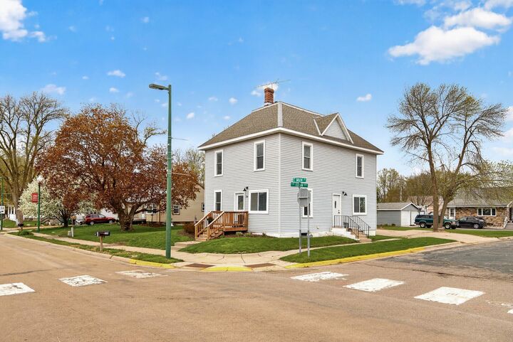 Property Photo:  24 Main Street E  MN 55397 