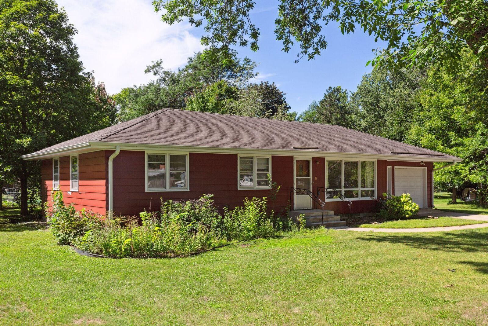 Property Photo: 8 Central Lane MN 55057