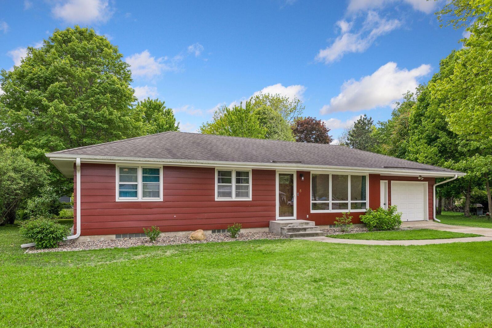 Property Photo:  8 Central Lane  MN 55057 