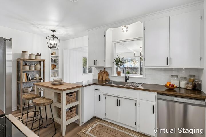 Property Photo:  4618 Thomas Avenue N  MN 55412 