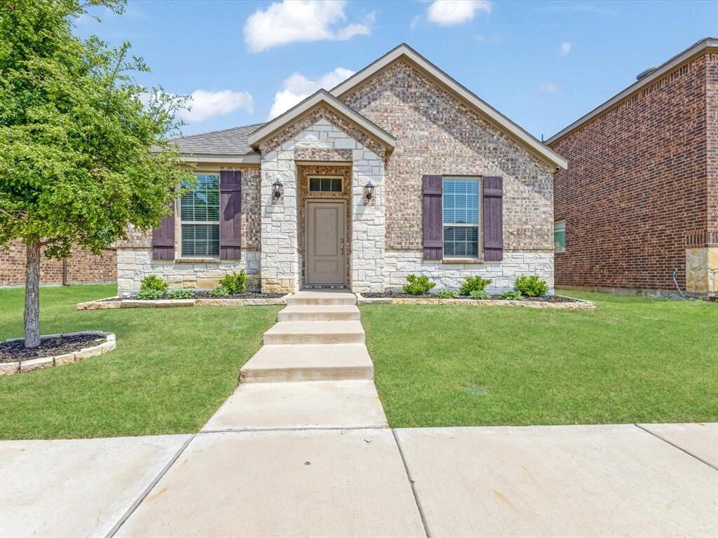 Property Photo:  2700 Franklin Drive  TX 75009 