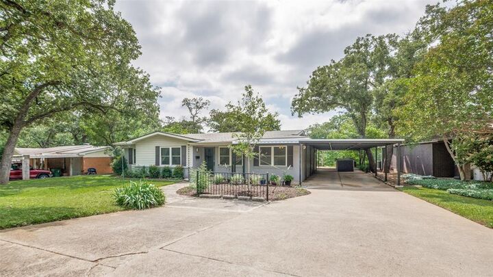 Property Photo:  1506 Briarwood Boulevard  TX 76013 