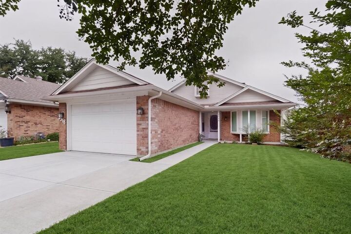 Property Photo:  5548 Village Green Drive  TX 75150 