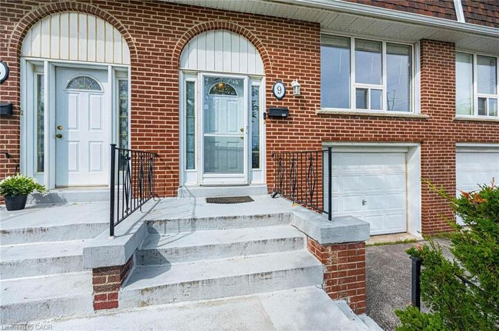 Property Photo:  2380 Bromsgrove Road 9  ON L5J 4E6 