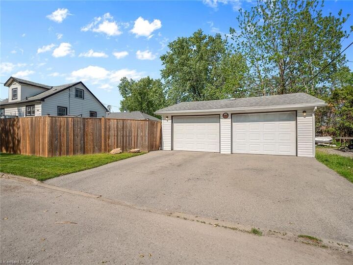 Property Photo: 21 Hilda Street ON L2S 1Z7