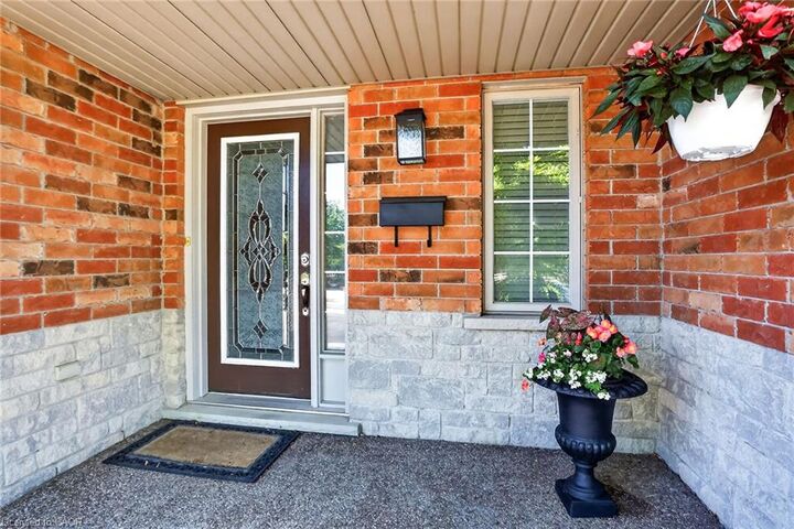 Property Photo:  122 Magnolia Crescent  ON L3M 5R5 
