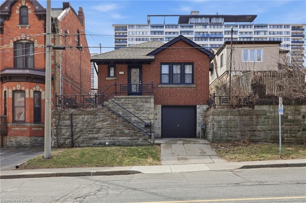 Property Photo:  129 Jackson Street W  ON L8P 1L8 