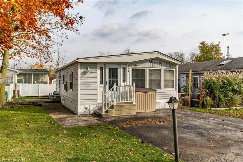 Property Photo: 524 Poplar Place ON N0B 1J0