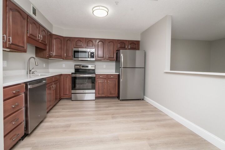 Property Photo:  10 Weatherly Drive 3  MA 01970 