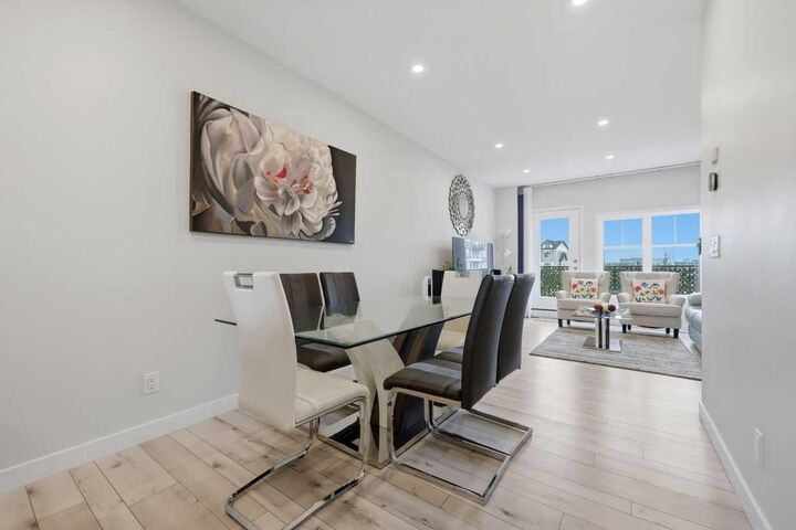 Property Photo:  11 Les Jardins Park SE  AB T2C 5V3 