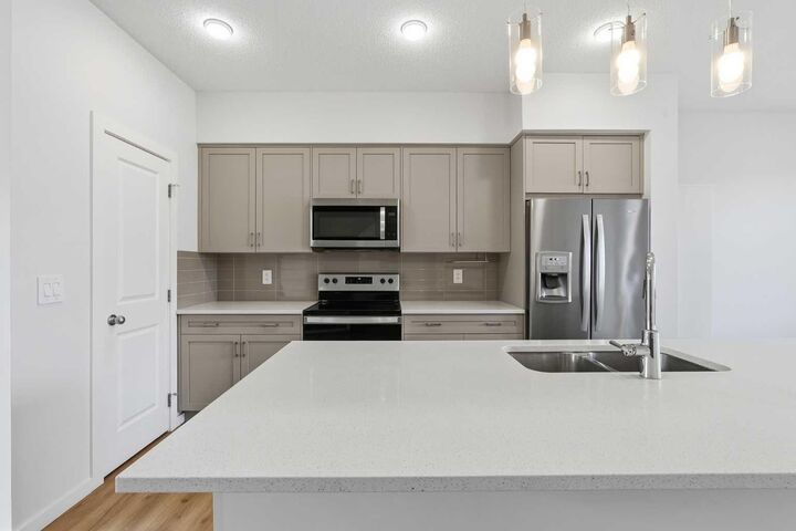 Property Photo:  176 Walcrest Boulevard SE  AB T2X 4L6 