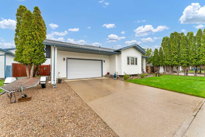 Property Photo: 2121 Hull Way NE AB T1C 1R9