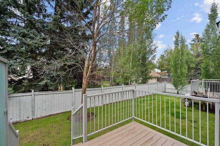 Property Photo: 31 Silvergrove Close NW AB T3B 5R4