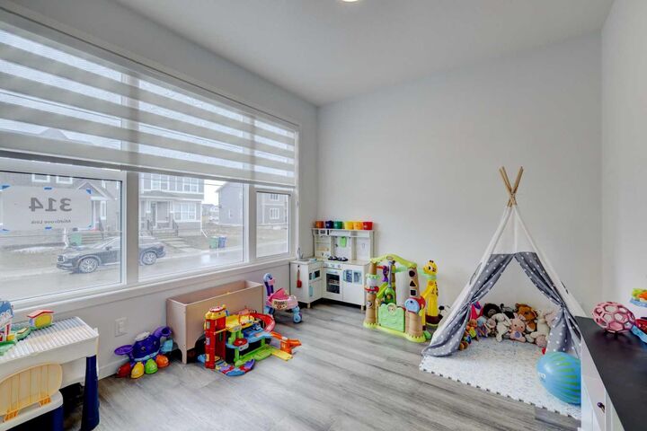 Property Photo:  314 Midgrove Link SW  AB T4B 5K8 