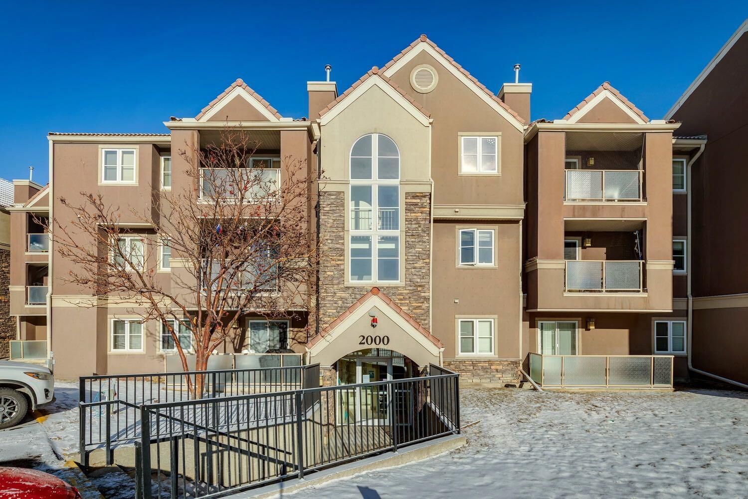 Property Photo:  2034 Edenwold Heights NW 34  AB T3A 3Y2 