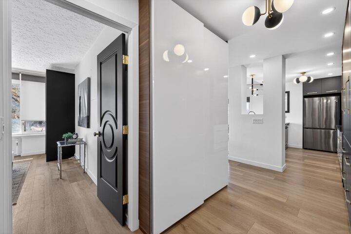 Property Photo:  3204 Rideau Place SW 401  AB T2S 1Z2 