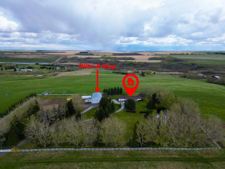 Property Photo:  273216 Range Road 23  AB T4B 2A3 