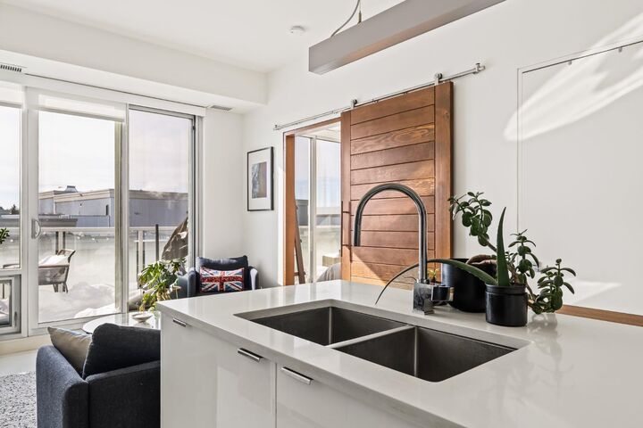 Property Photo:  1020 9 Avenue SE 705  AB T2G 0S7 