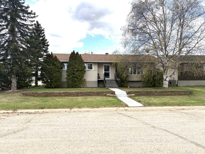 Property Photo: 5602 47 Avenue W AB T0B 1N0