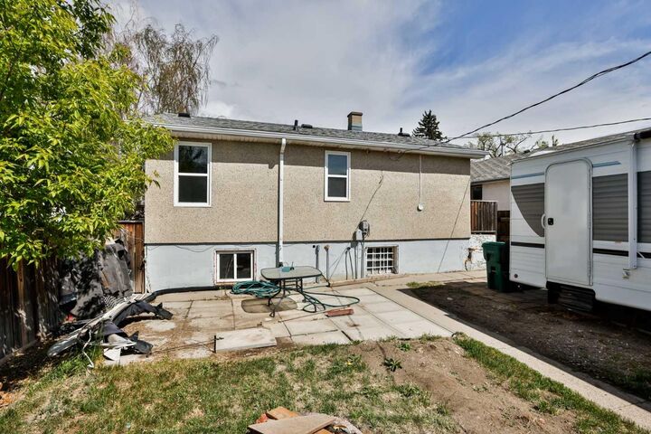 Property Photo: 120 16 Street N AB T1H 2Z5