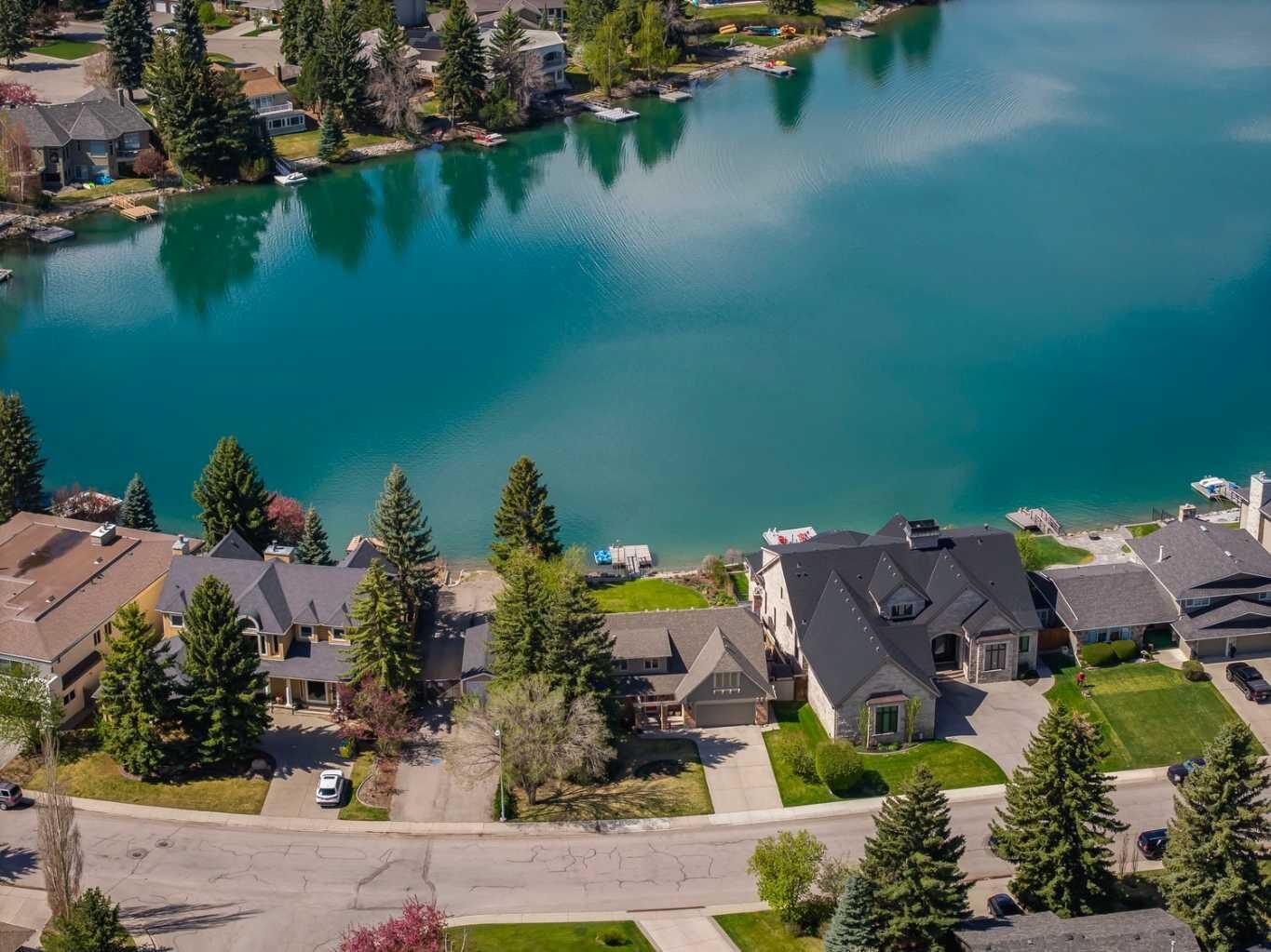 Property Photo:  947 Lake Placid Drive SE  AB T2J 4C4 