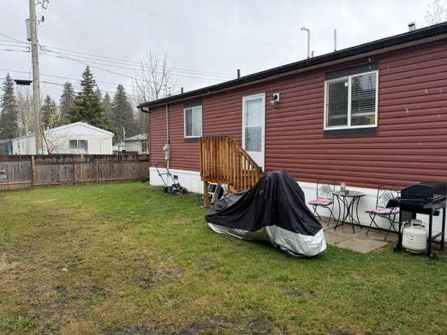 Property Photo: 404 6 Avenue NW 10 AB T0G 2A1