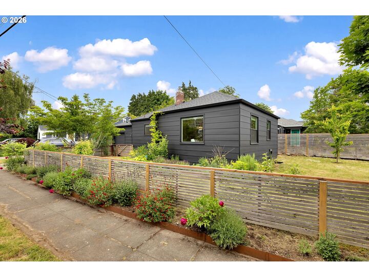 Property Photo: 3008 NE 70th Ave OR 97213