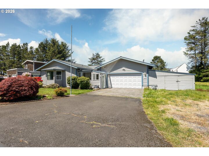 Property Photo: 9215 Trout Pl OR 97388