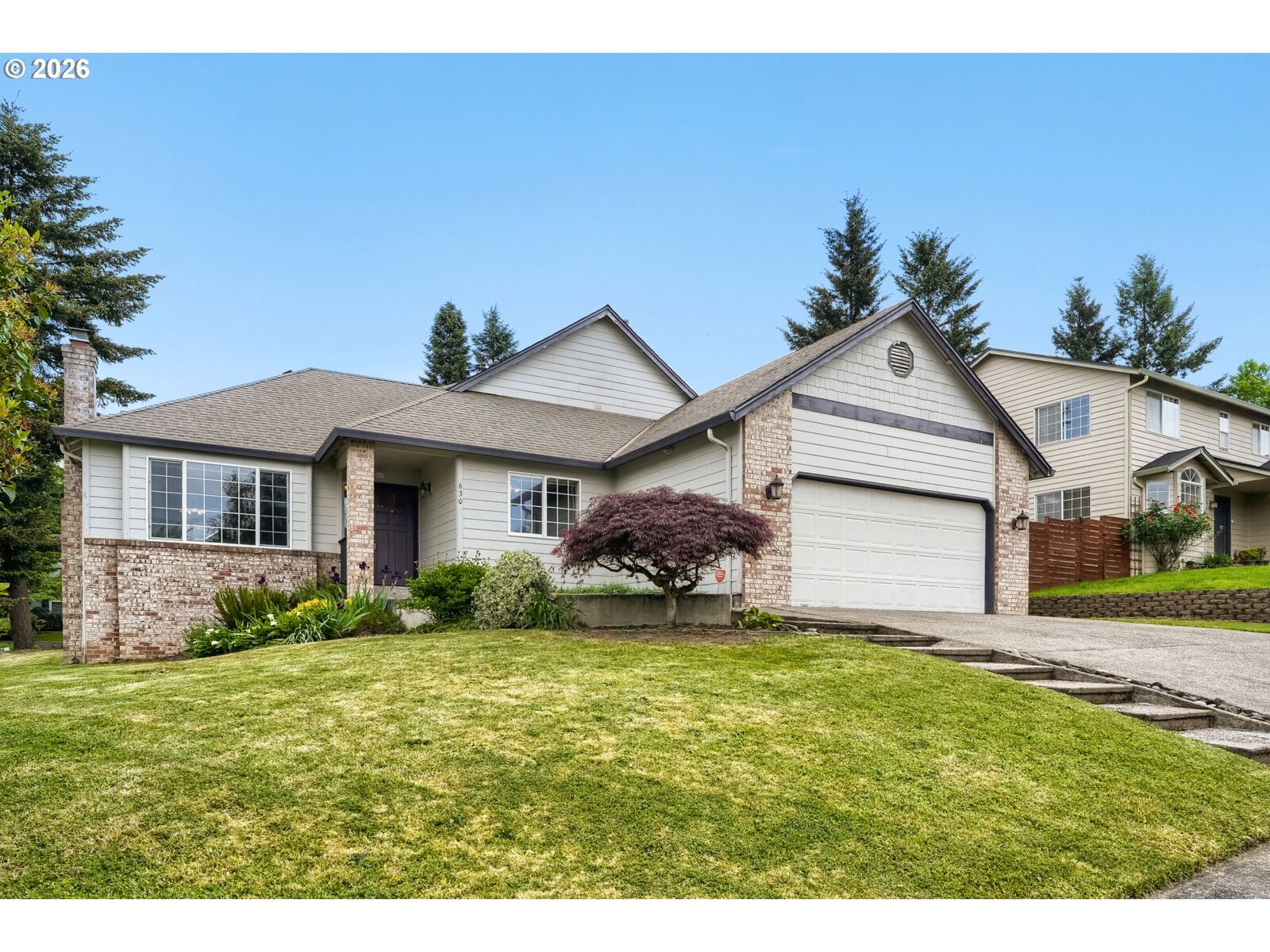 Property Photo:  630 NW Klickitat St  WA 98607 