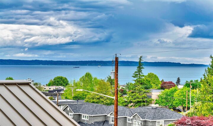 Property Photo:  750  Maple Street  WA 98020 