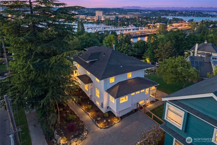 Property Photo:  1303 E Lynn Street  WA 98102 