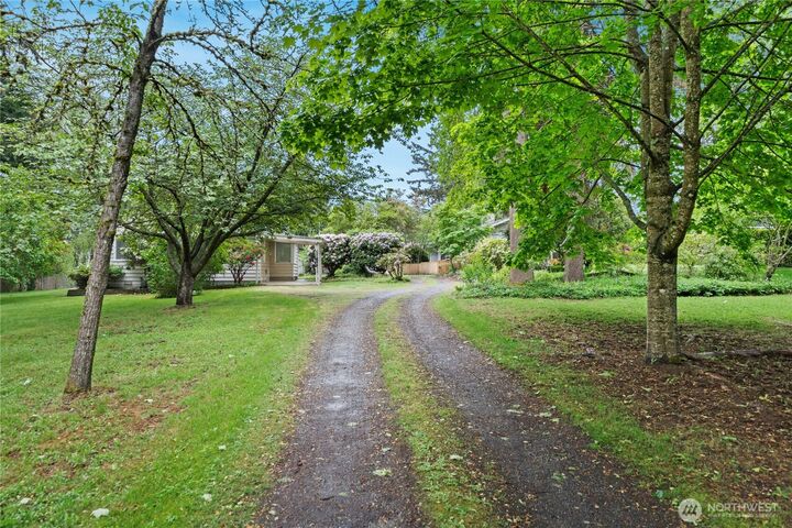 Property Photo: 11805 SE 196th WA 98031