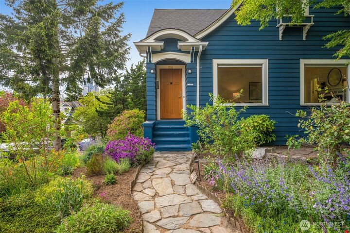 Property Photo:  801  16th Avenue  WA 98122 