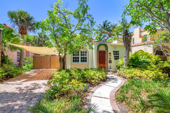 Property Photo:  714 Sunset Road  FL 33401 