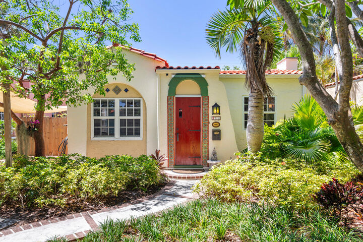 Property Photo: 714 Sunset Road FL 33401
