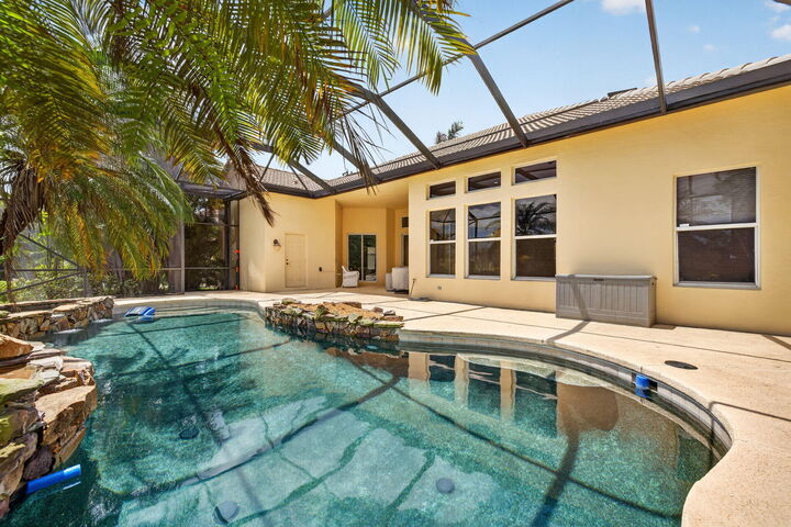 Property Photo: 886 SW Grand Reserves Boulevard FL 34986