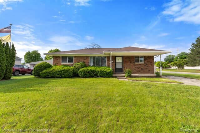 Property Photo:  13485 Bernadette Court Court  MI 48313 