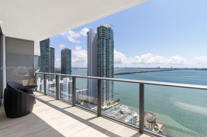Property Photo: 460 NE 28th St 3105 FL 33137
