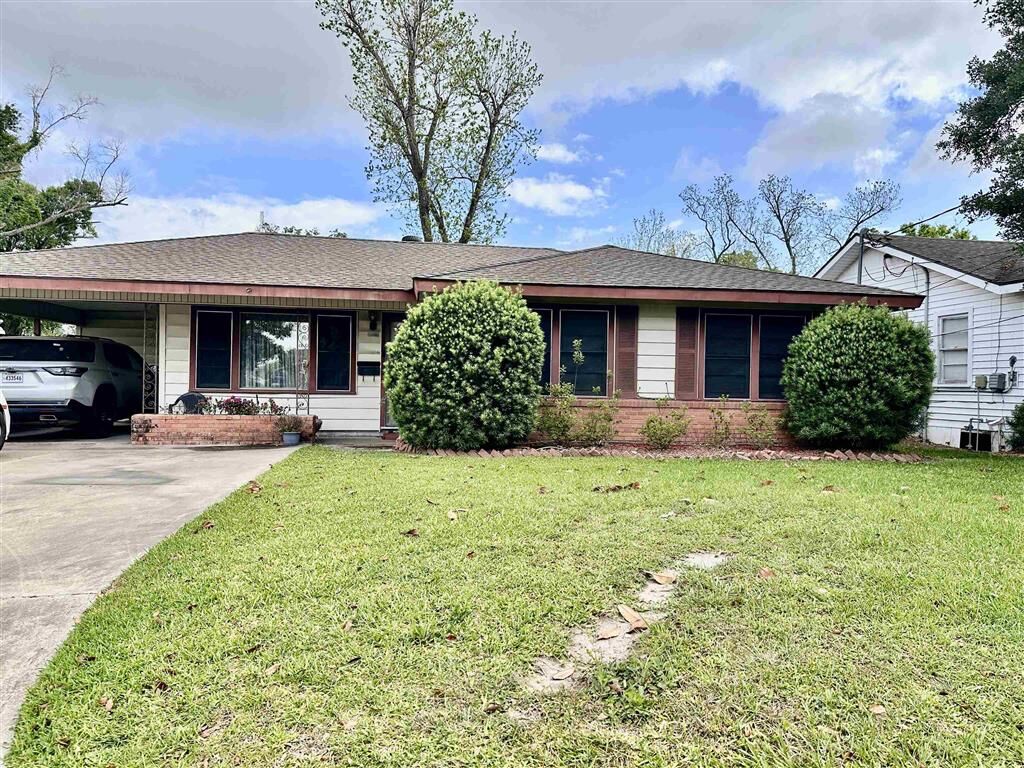 Property Photo: 603 E Lagrange Street E LA 70601