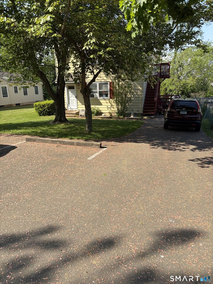 Property Photo:  687-689 West Main Street  CT 06405 