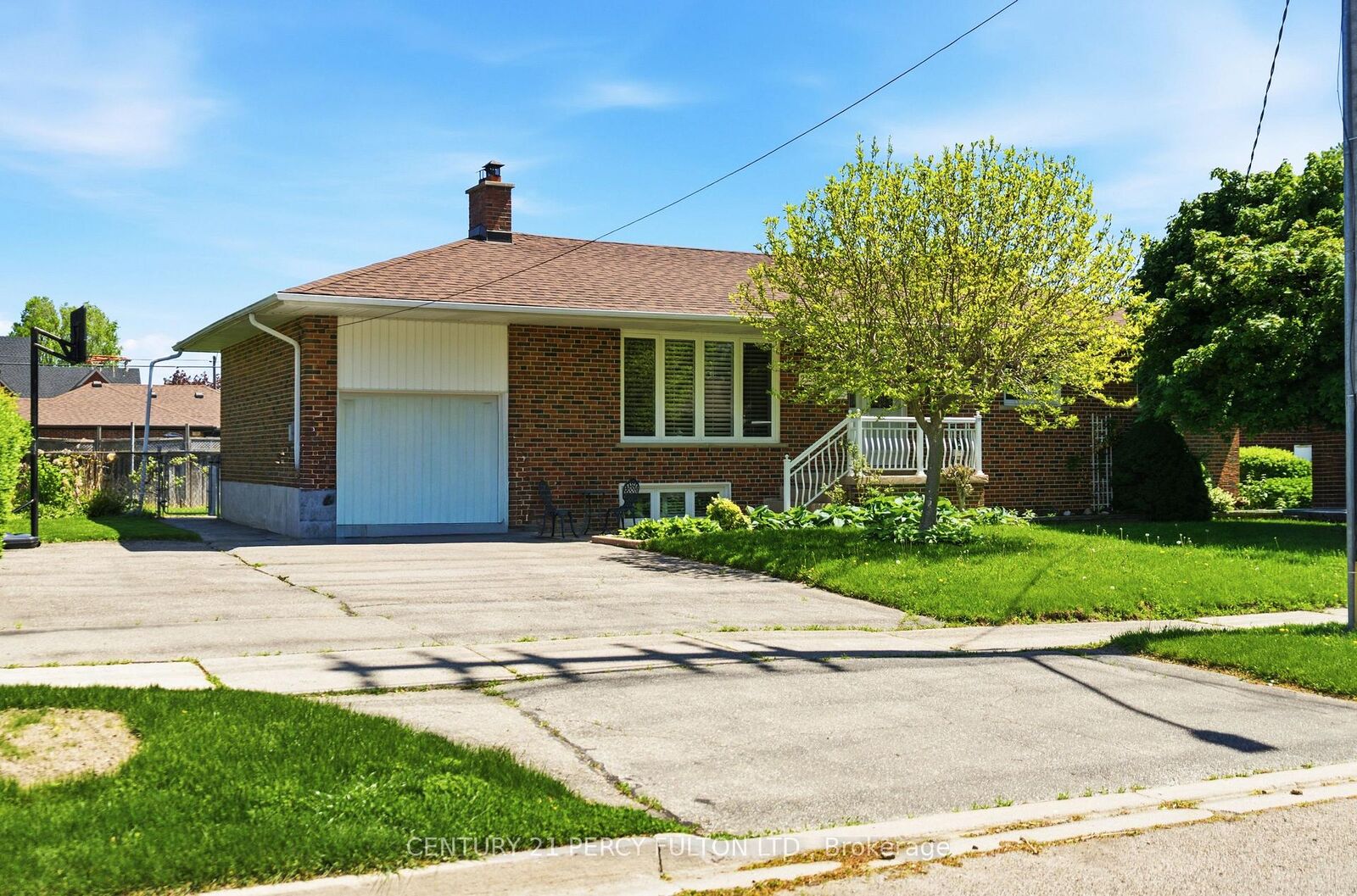 Property Photo: 2553 Stillmeadow Road ON L5B 1X8