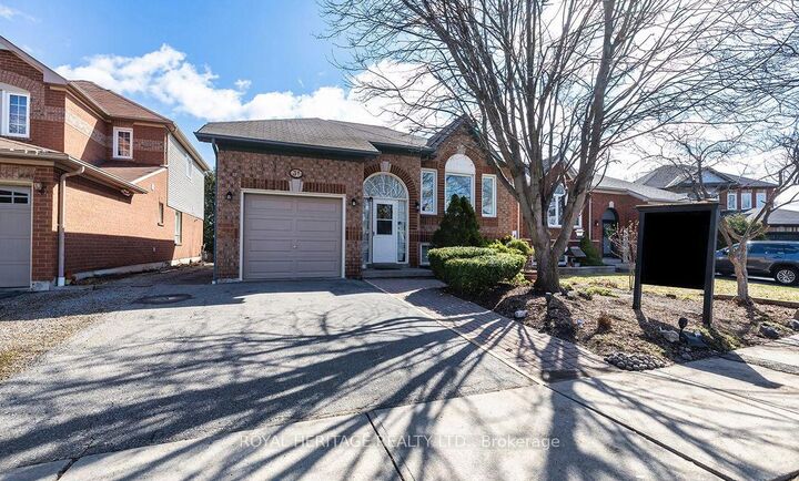 31 Thames Drive N — photo 1