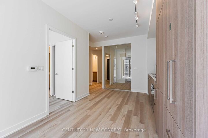 Photo de la propriété: 840 St Clair Avenue W 409 ON M6C 0A4