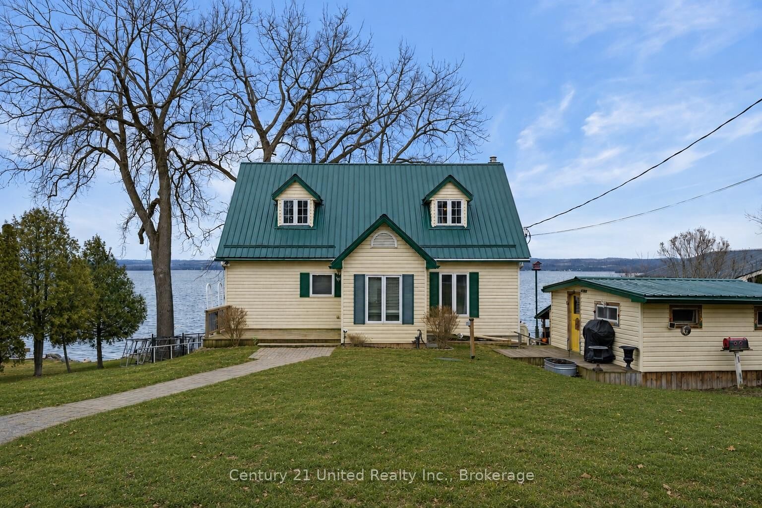 Property Photo: 40 Ivey Lane ON K0L 2G0